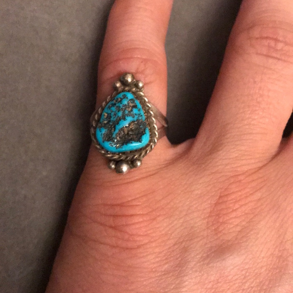 Handmade large turquoise stone ring - Picture 2 of 4